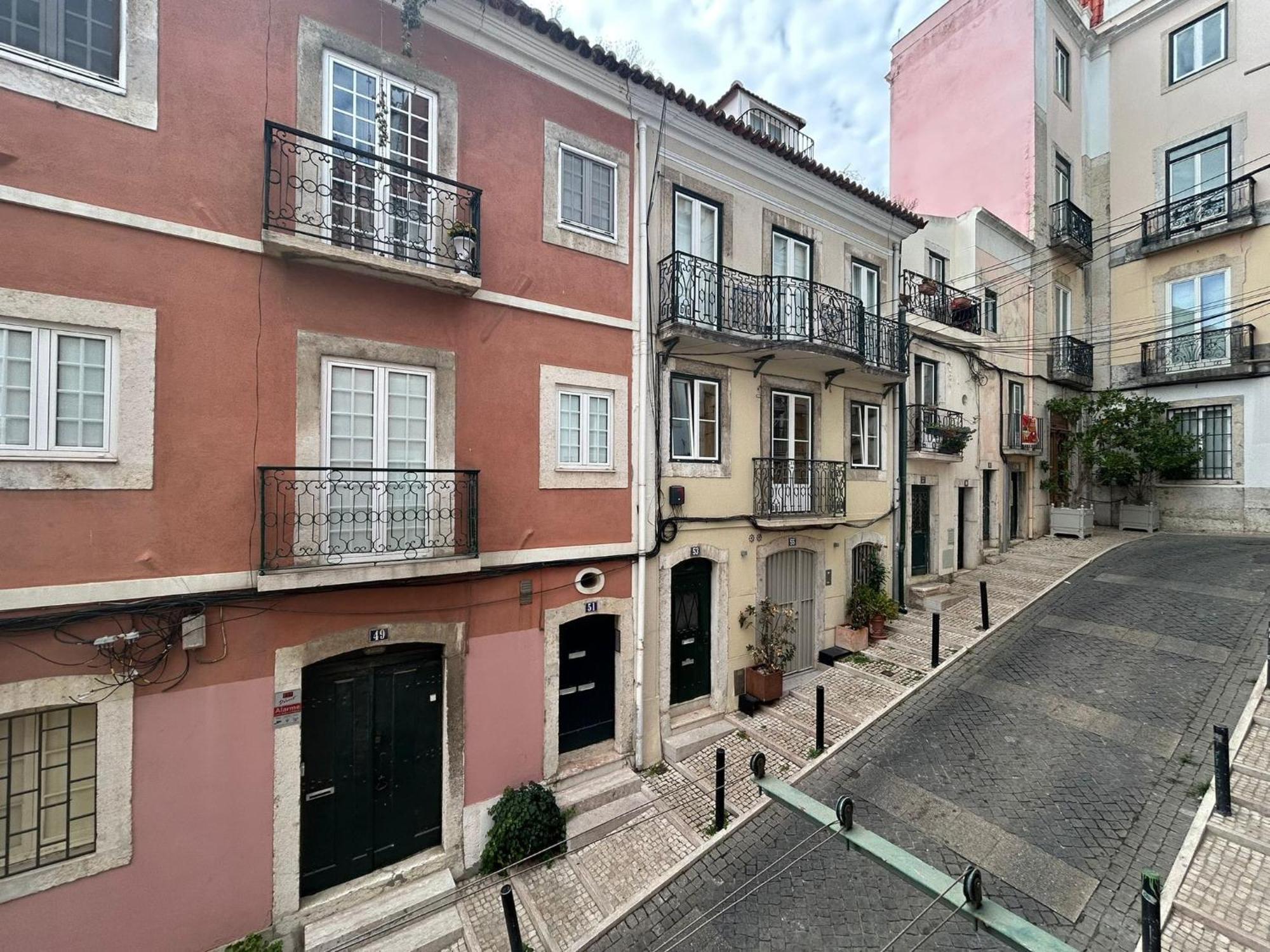 Typical Bica Apartment Lisbon Bagian luar foto